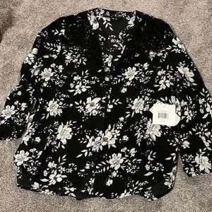 COPY - NWT Ellen Tracy blouse